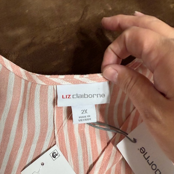 NWT woman’s size 2x Liz Claiborne Blouse - Picture 3 of 9